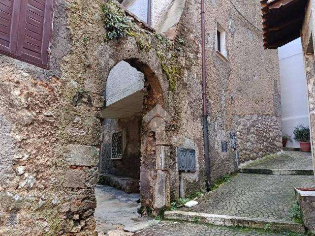Casa indipendente in vendita a Vico nel Lazio FR