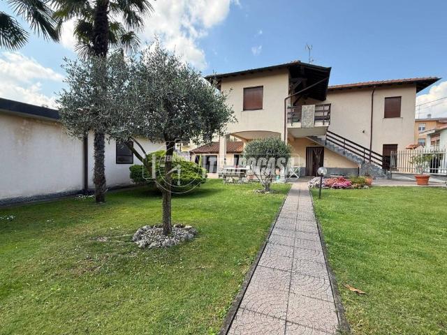 Casa indipendente in vendita a Villa Cortese MI