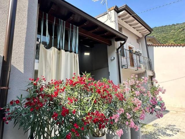 Casa indipendente in vendita a Villa Carcina BS