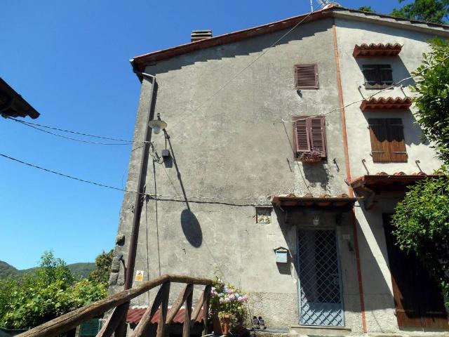 Casa indipendente in vendita a Villa Basilica LU