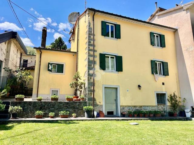 Casa indipendente in vendita a Villa Basilica LU