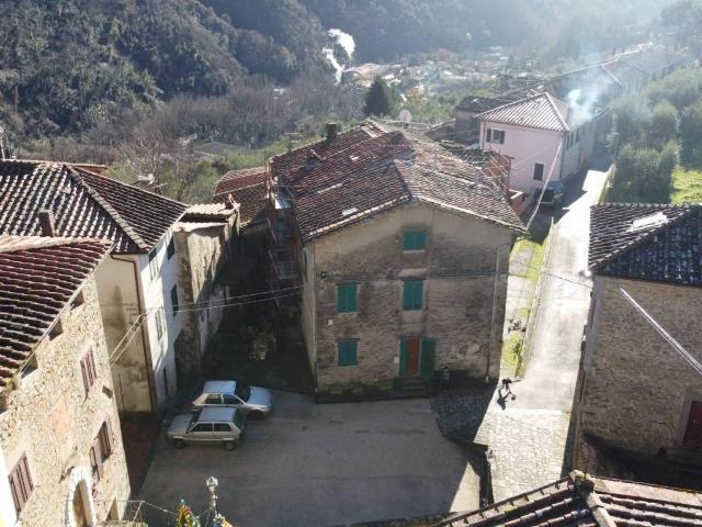 Casa indipendente in vendita a Villa Basilica LU