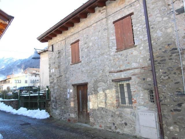 Casa indipendente in vendita a Villa d'Ogna BG