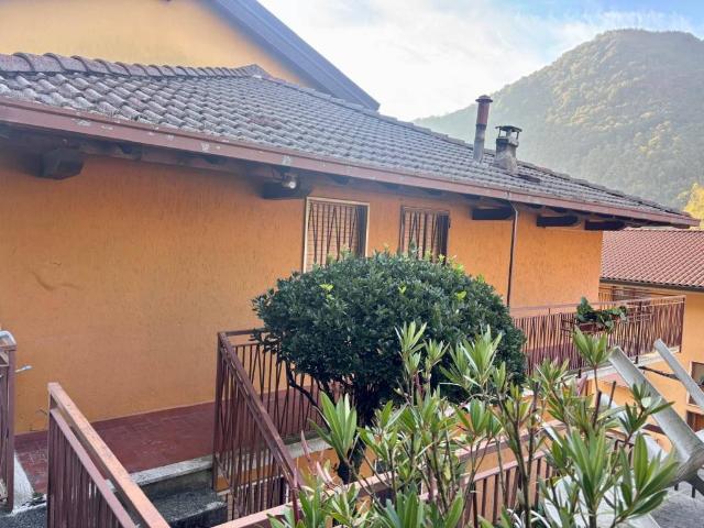 Casa indipendente in vendita a Villa d'Almè BG