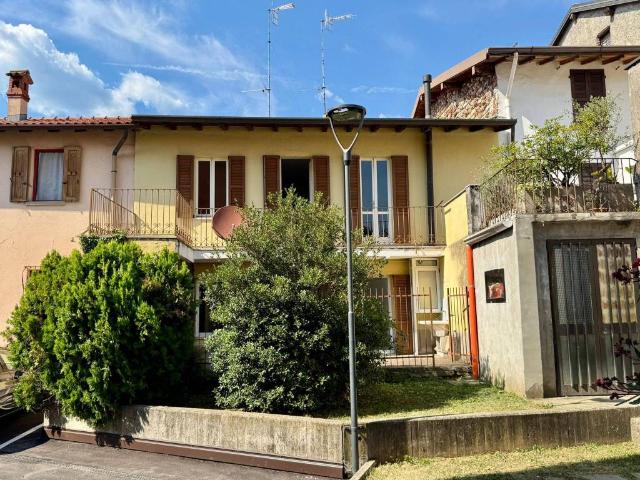 Casa indipendente in vendita a Villa d'Almè BG