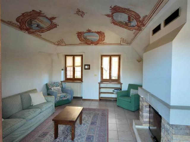 Casa indipendente in vendita a Villa del Bosco BI