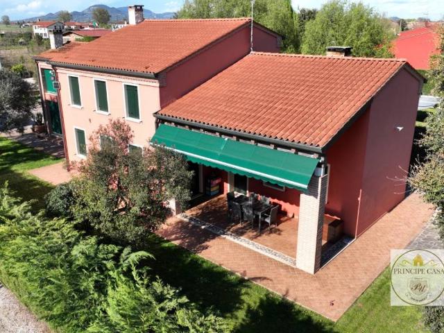 Casa indipendente in vendita a Villa Estense PD