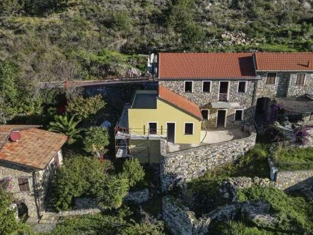 Casa indipendente in vendita a Villa Faraldi