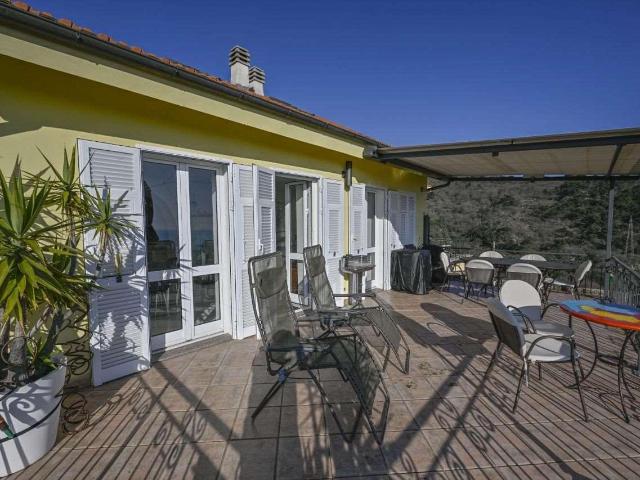 Casa indipendente in vendita a Villa Faraldi