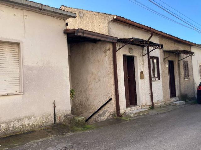 Casa indipendente in vendita a Villa Santa Lucia FR