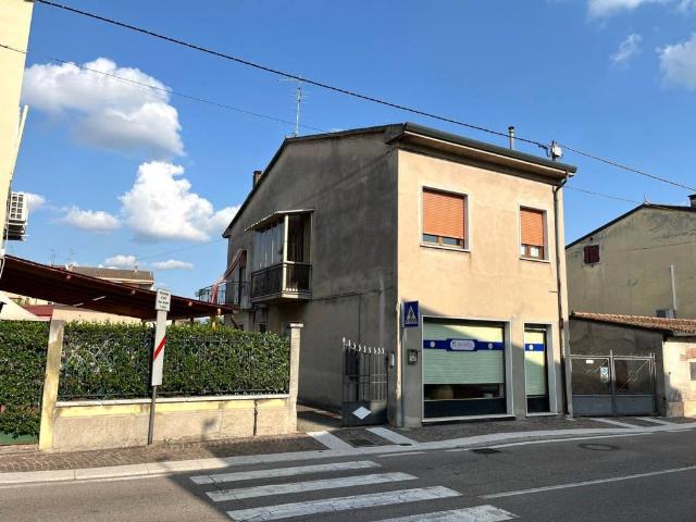 Casa indipendente in vendita a Villafranca di Verona VR