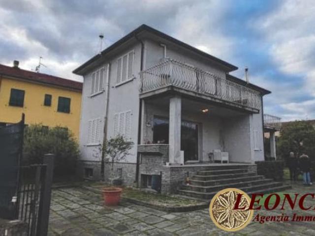 Casa indipendente in vendita a Villafranca in Lunigiana