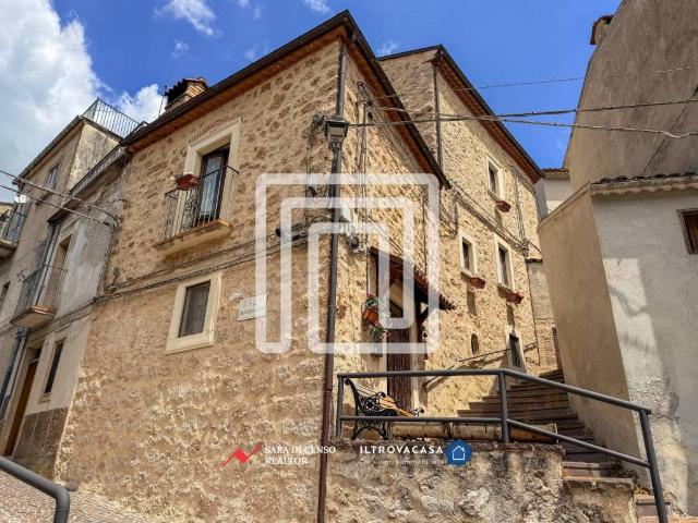 Casa indipendente in vendita a Villalago AQ
