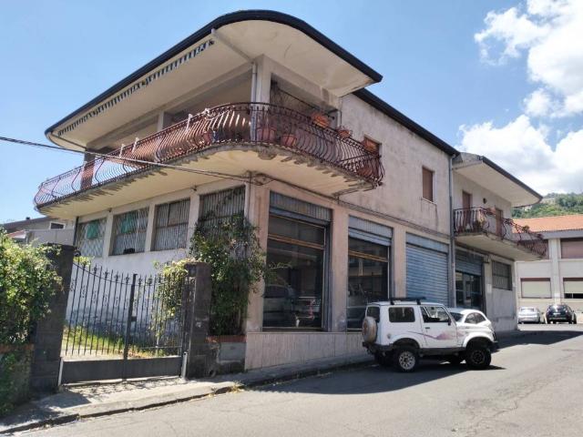 Casa indipendente in vendita a Zafferana Etnea CT