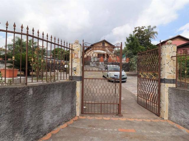 Casa indipendente in vendita a Zafferana Etnea CT