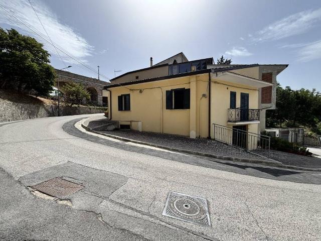Casa indipendente in vendita a Zungoli AV