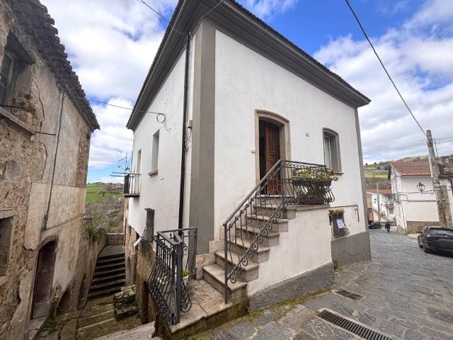 Casa indipendente in vendita a Zungoli AV