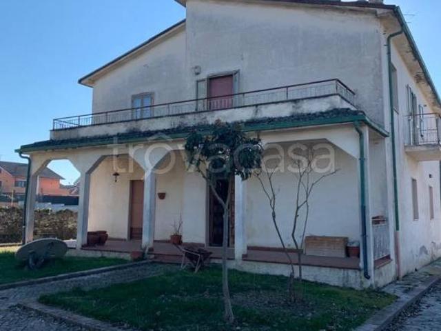Casa indipendente in vendita ad Avezzano via Renato Fucini, Antrosano