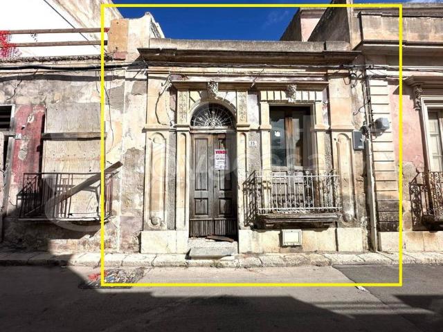 Casa indipendente in vendita ad Avola via ugo foscolo, 25