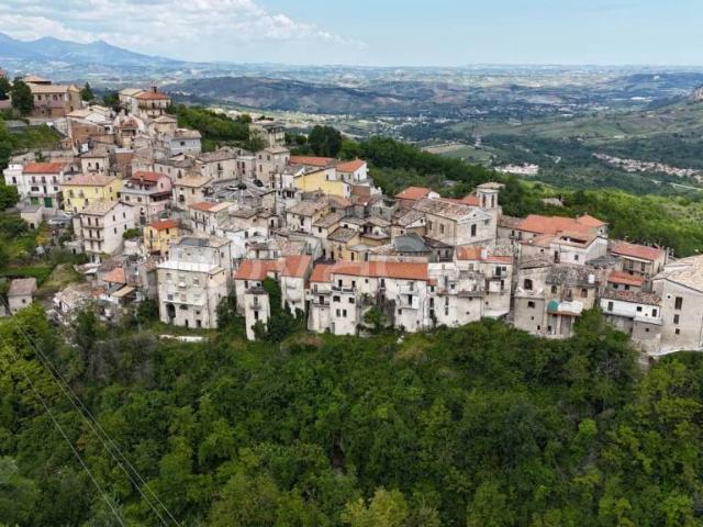 Casa indipendente in vendita ad Abbateggio via Municipio