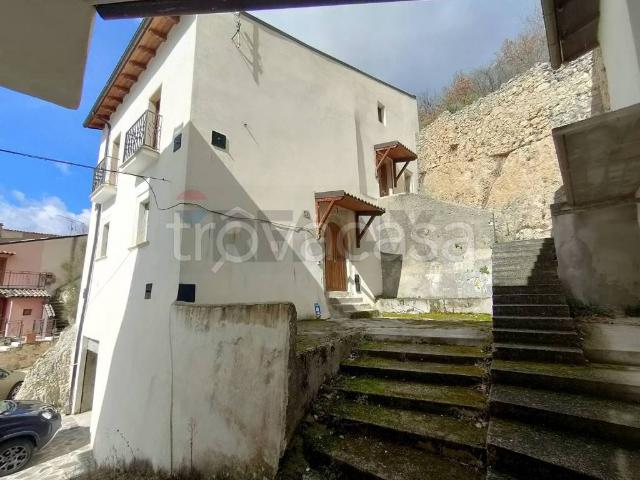 Casa indipendente in vendita ad Acciano