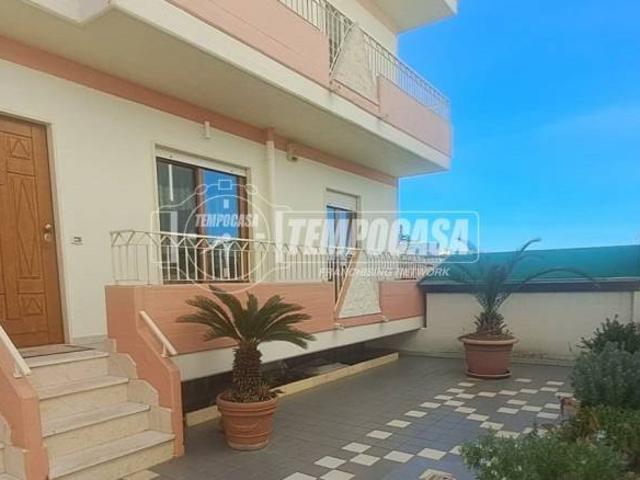 Casa indipendente in vendita ad Adelfia via Bari 4/t
