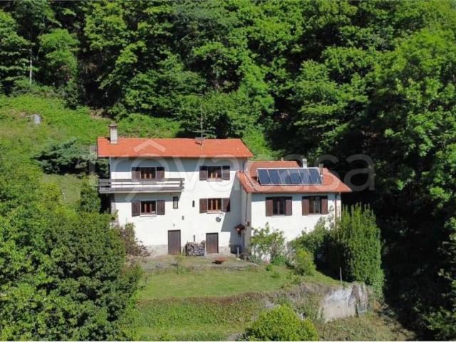 Casa indipendente in vendita ad Agra