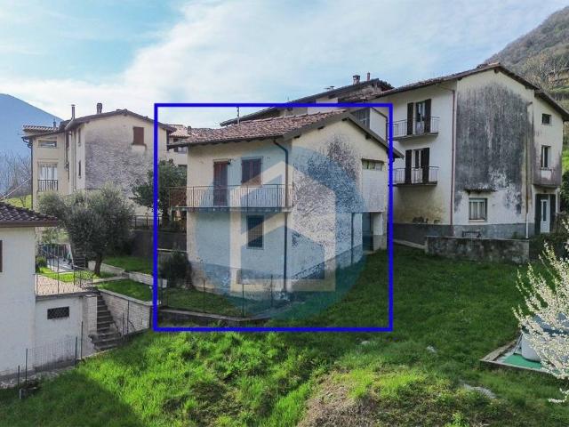 Casa indipendente in vendita ad Albino via Gavazzuolo