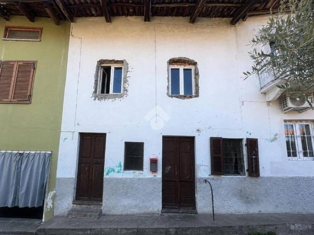 Casa indipendente in vendita ad Alice Castello via Roma, 46