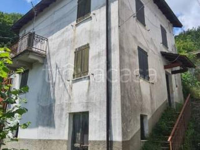 Casa indipendente in vendita ad Alpepiana, Rezzoaglio