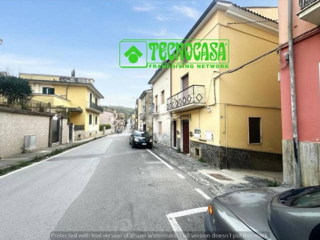 Casa indipendente in vendita ad Altavilla Irpina via m. Villani, 53