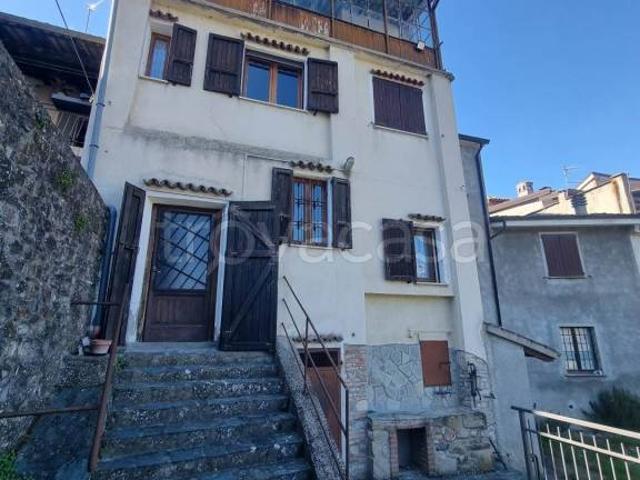 Casa indipendente in vendita ad Alta Val Tidone via manin