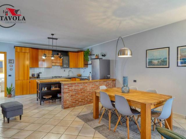 Casa indipendente in vendita ad Arcisate via Casale Dovese, 35