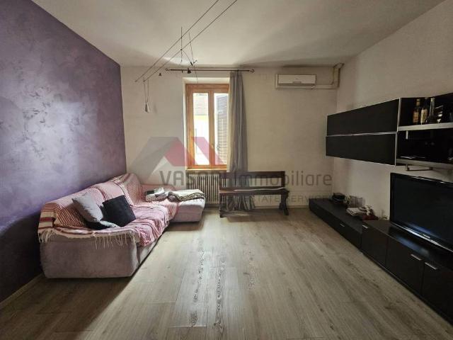 Casa indipendente in vendita ad Arezzo, Via Marco Perennio