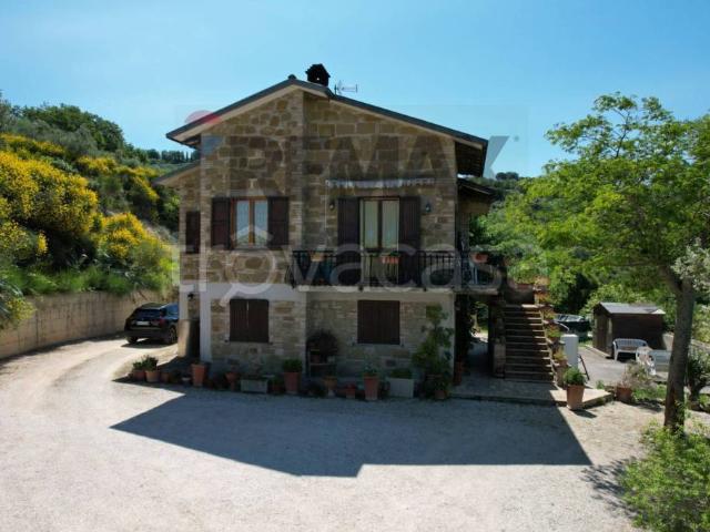 Casa indipendente in vendita ad Assisi
