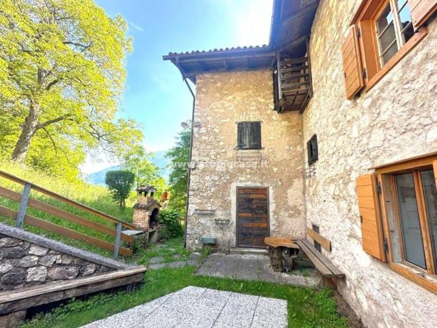 Casa indipendente in vendita ad Aste, Vallarsa