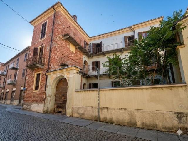 Casa indipendente in vendita ad Asti via Borgnini, 1, Centro Storico