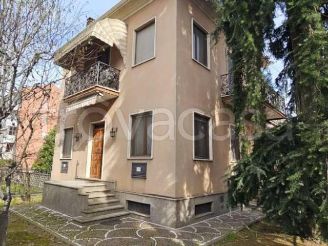 Casa indipendente in vendita ad Asti via dei Bottai 1, Corso Savona Trincere