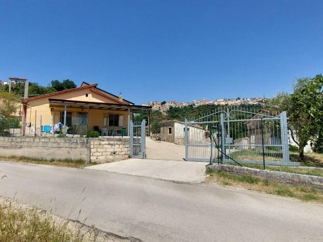 Casa singola in vendita a Ariano Irpino, contrada ponnola