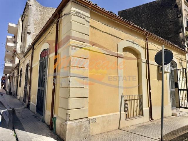 Casa indipendente in vendita in via agrigento, Siracusa