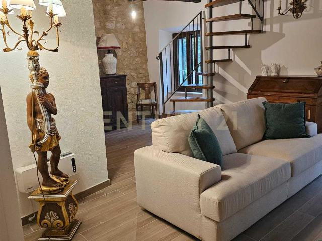 Casa indipendente in vendita in via della cisterna snc, Semproniano