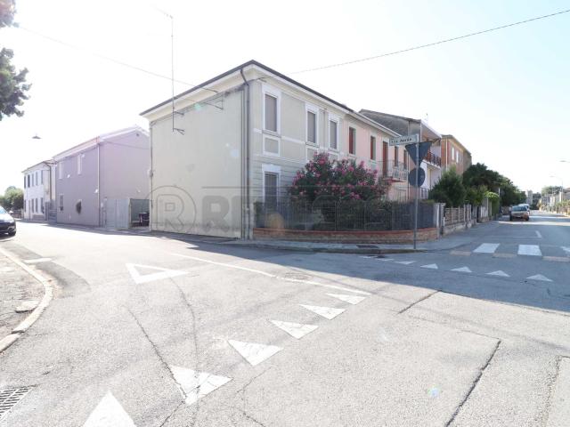 Casa indipendente in vendita in via della libertà 60, Bondeno