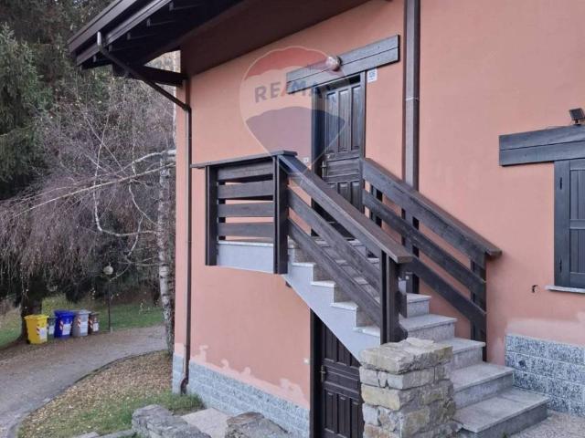 Casa Indipendente in affitto a Corteno Golgi, terrazzo, caminetto, travi a vista TrovaCasa