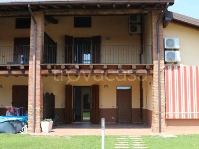 Casa Indipendente in affitto a Cazzago San Martino, posto auto, terrazzo, parzialmente arredato TrovaCasa