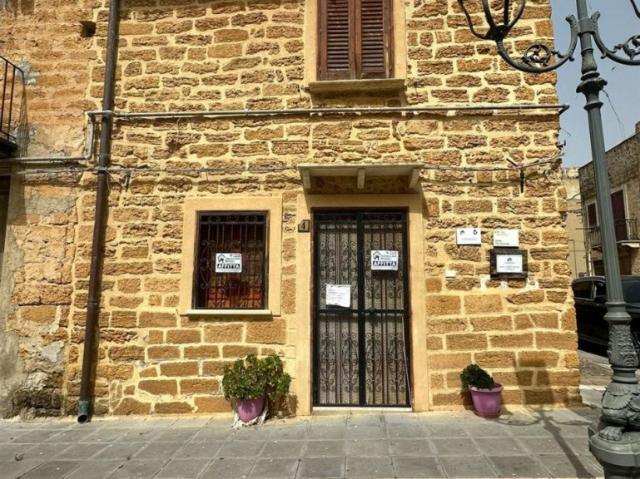 Casa indipendente in affitto a Calamonaci via di leo 4