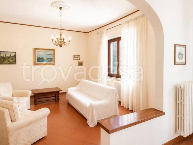 Casa indipendente in affitto a Carmignano via Francesco Petrarca, Comeana