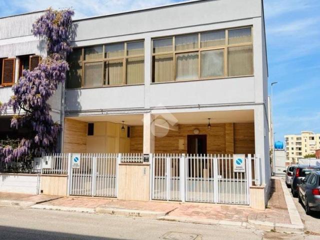 Casa Indipendente in affitto a Casamassima via Fratelli Rosselli, 14, arredato, giardino privato, zona servita TrovaCasa