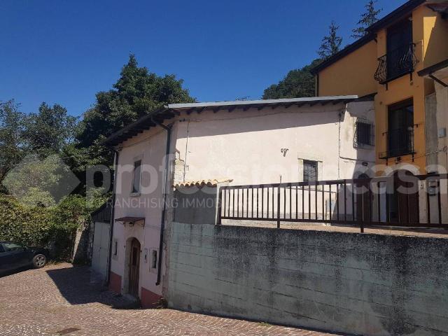 Casa Indipendente in affitto a Castel di Sangro via Alta Civita, arredato, vista panoramica, caminetto TrovaCasa