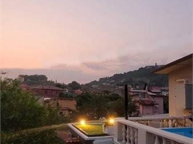 Casa indipendente in affitto a Castelnuovo Magra SP