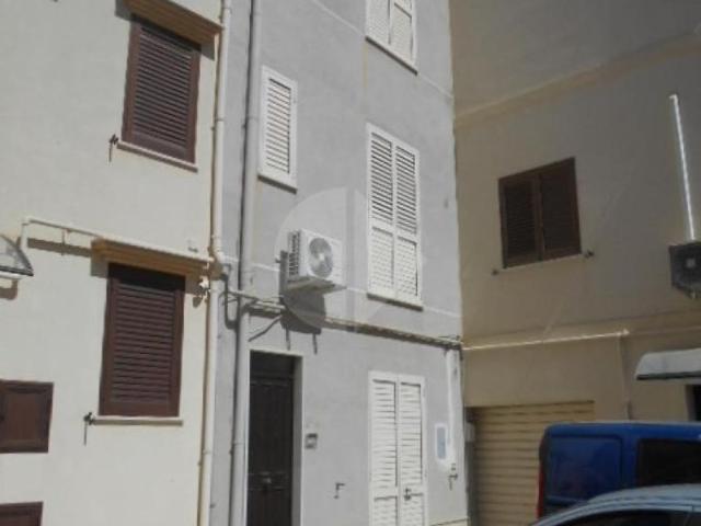 Casa Indipendente in affitto a Castelvetrano via Sirtori, posto auto, terrazzo, riscaldamento autonomo TrovaCasa